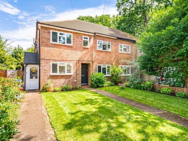 Flat for sale in London Borough of Croydon, Greater London