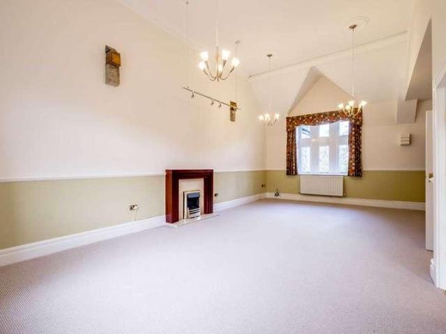 Flat for sale in Meltham, West Yorkshire
