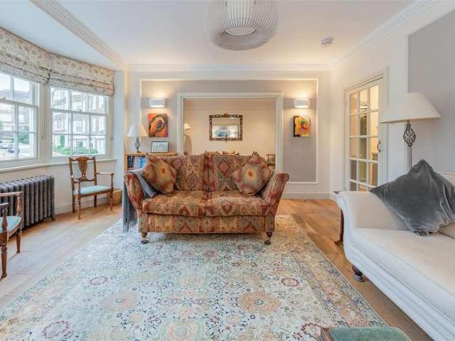 Flat for sale in Highgate, Greater London