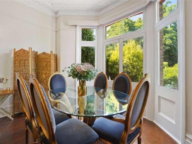 Flat for sale in Richmond, North Sheen