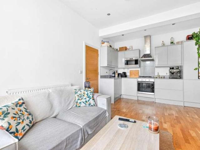 Flat for sale in London Borough of Lewisham, Brockley