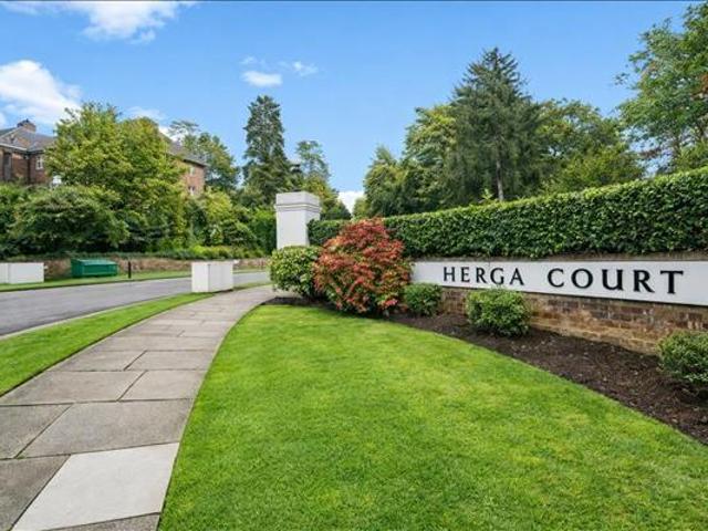 Flat for sale in Greater London