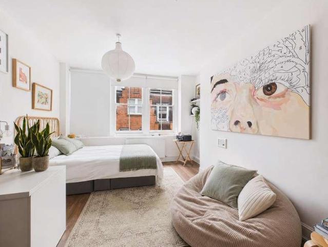 Flat for sale in Spitalfields, Greater London