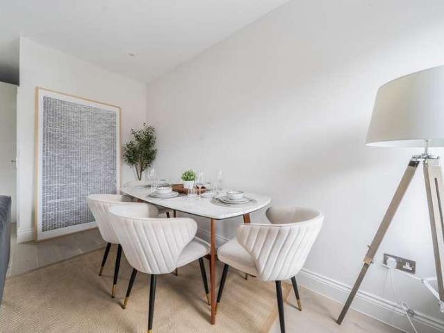 Flat for sale in London Borough of Ealing, Hanwell