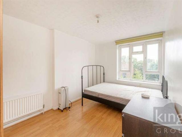 Flat for sale in Highbury, Greater London