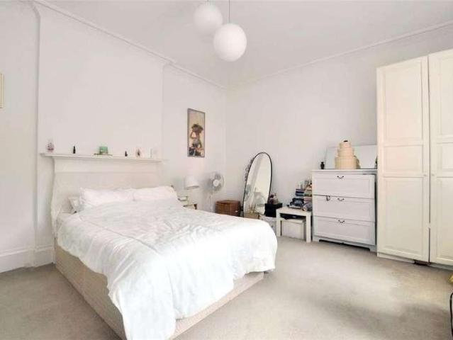 Flat for sale in West Hampstead, Greater London