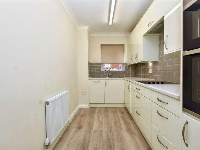 Flat for sale in Eastbourne, East Sussex