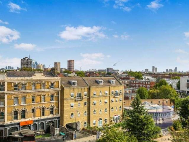 Flat for sale in Camberwell, Greater London