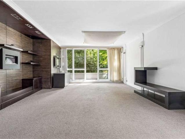Flat for sale in South Kensington, Greater London
