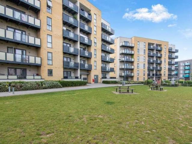 Flat for sale in Barking Riverside, Greater London
