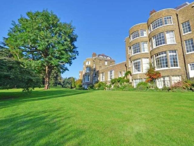 Flat for sale in London Borough of Lewisham, Blackheath