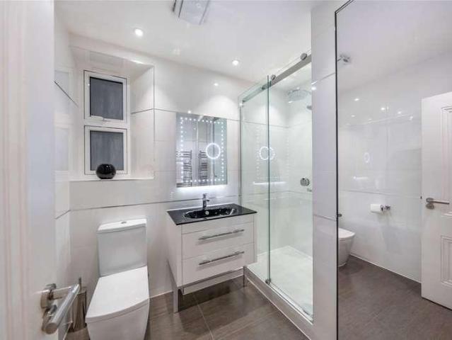 Flat for sale in St. John's Wood, Greater London