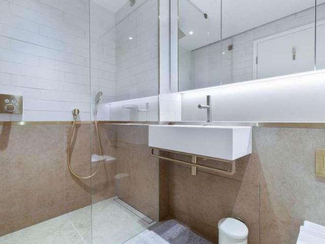 Flat for sale in Golders Green, Greater London