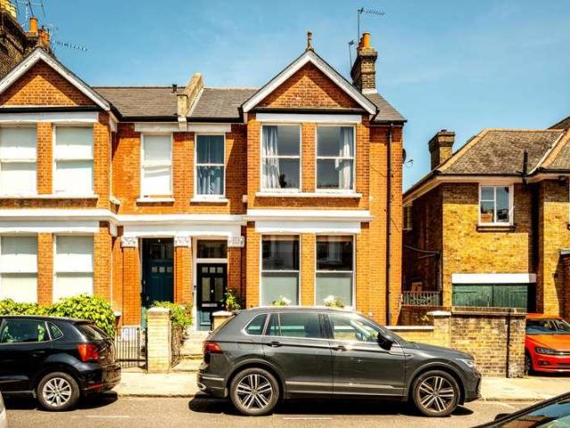 Flat for sale in North Kensington, Greater London