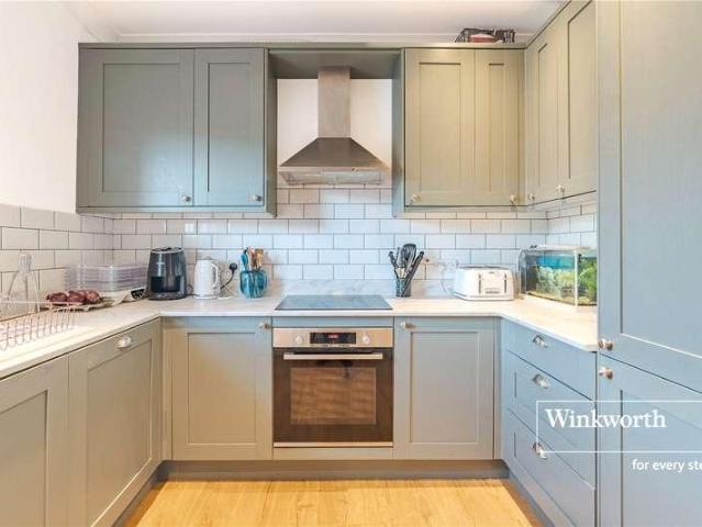 Flat for sale in Pokesdown, Bournemouth