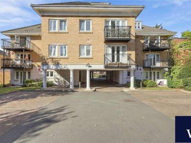Flat for sale in London Borough of Barnet, Greater London