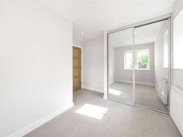 Flat for sale in Purley, Purley