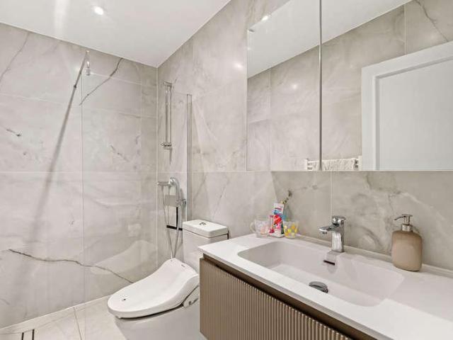 Flat for sale in Earl's Court, Greater London