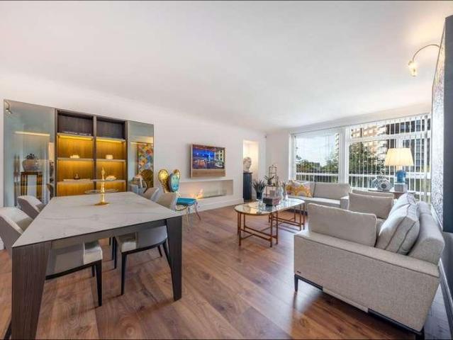 Flat for sale in Belsize Park, Greater London