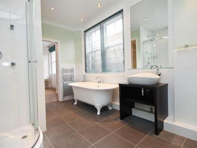Flat for sale in South Kensington, Greater London