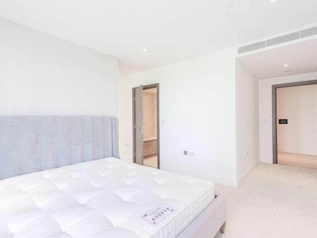 Flat for sale in Hammersmith, Greater London