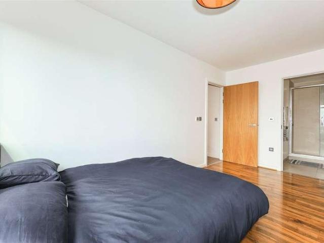 Flat for sale in Colindale, Greater London