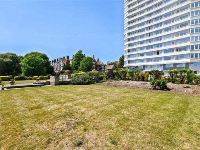 Flat for sale in Eastbourne, East Sussex