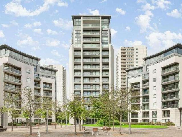 Flat for sale in London Borough of Hounslow, Greater London