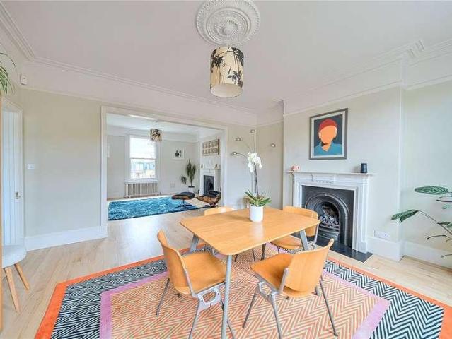 Flat for sale in Archway, Greater London