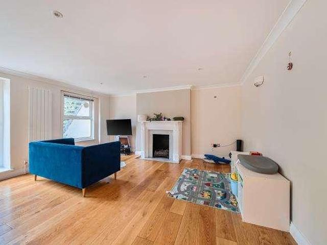 Flat for sale in Belsize Park, Greater London