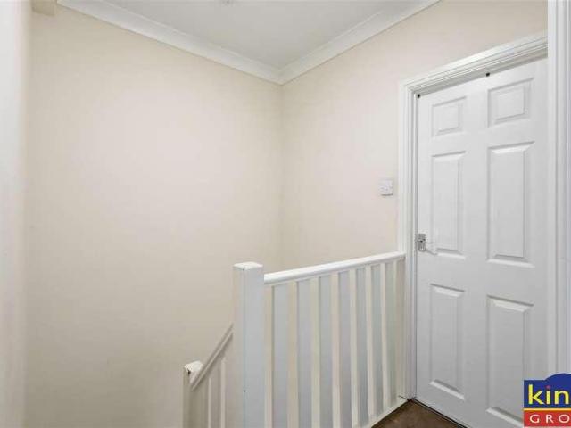 Flat for sale in Chapel End, Highams Park