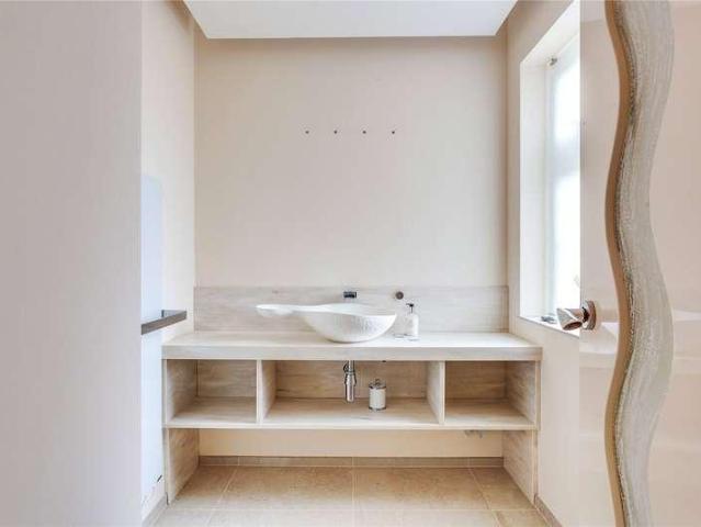 Flat for sale in Henley-on-Thames, Berrick Salome