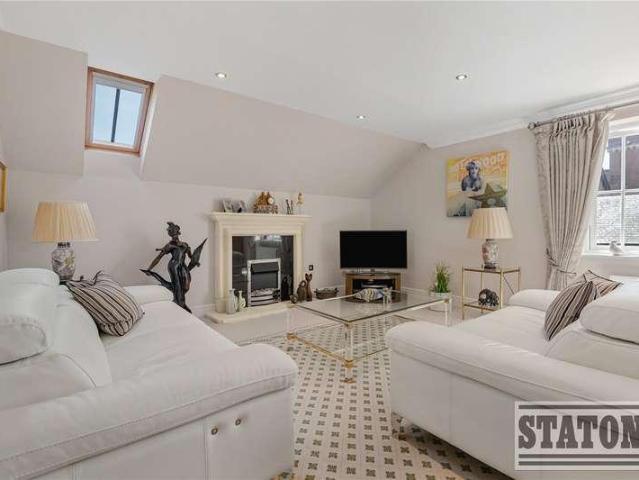 Flat for sale in Fretherne, Hertfordshire