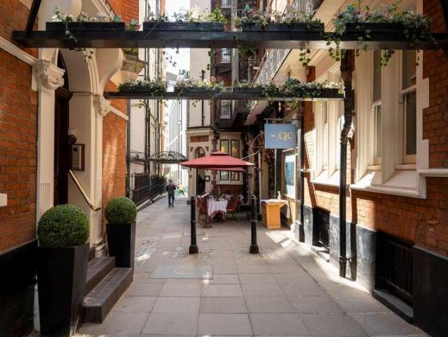 Flat for sale in Knightsbridge, Greater London