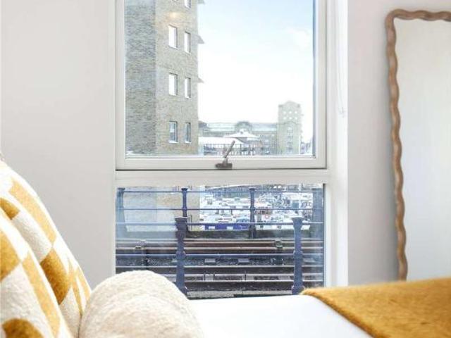 Flat for sale in Ratcliffe, Limehouse