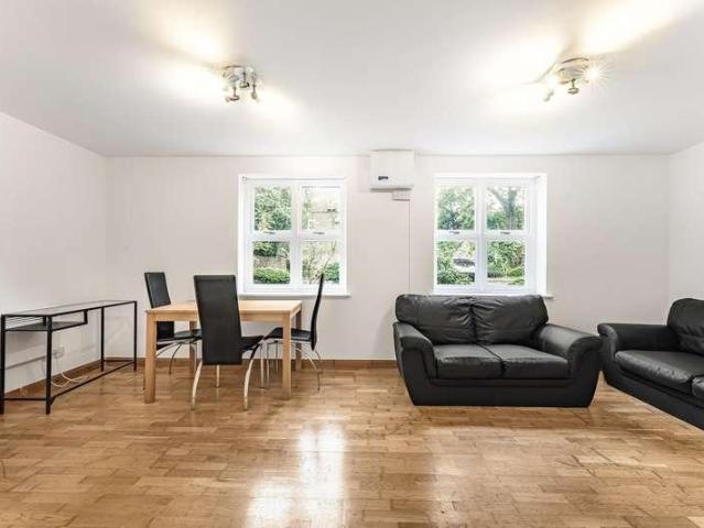 Flat for sale in Clapton, Lower Clapton
