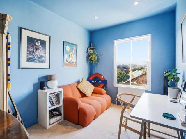 Flat for sale in London Borough of Lambeth, Greater London