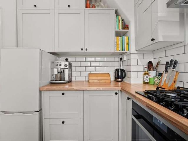 Flat for sale in Finsbury Park, Greater London