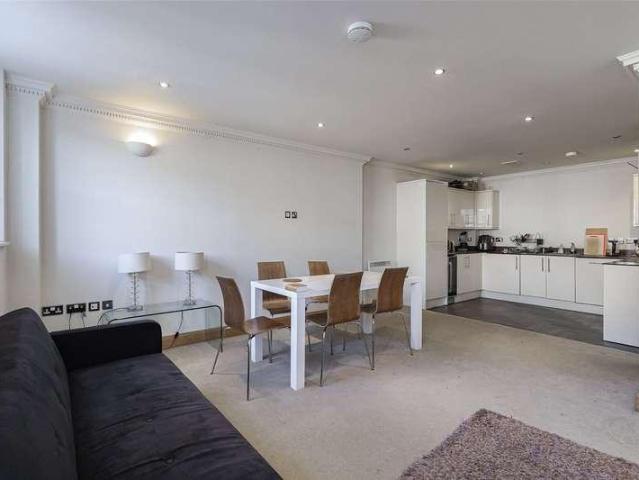 Flat for sale in St. George in the East, Wapping