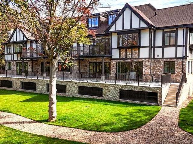 Flat for sale in Batchworth