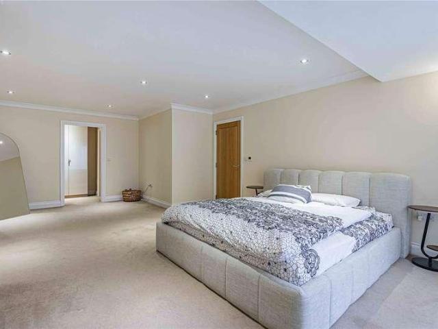 Flat for sale in Greater London