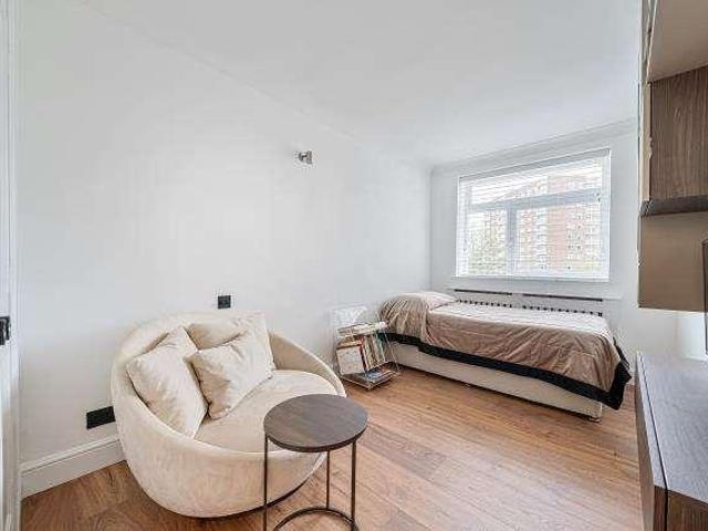 Flat for sale in Belsize Park, Greater London