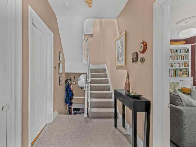 Flat for sale in Highbury, Greater London