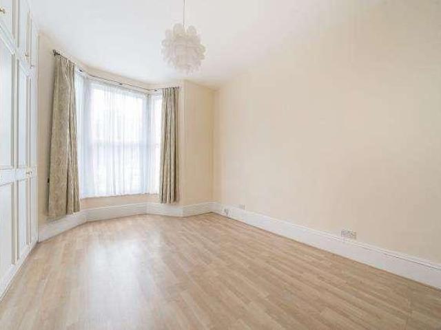 Flat for sale in Maida Hill, Greater London