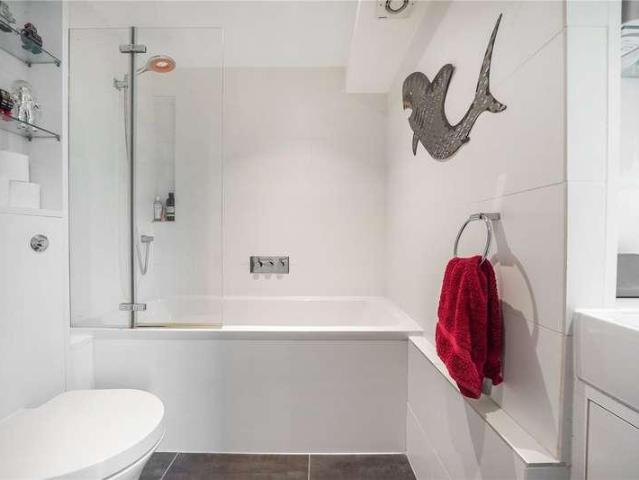 Flat for sale in Muswell Hill, Greater London
