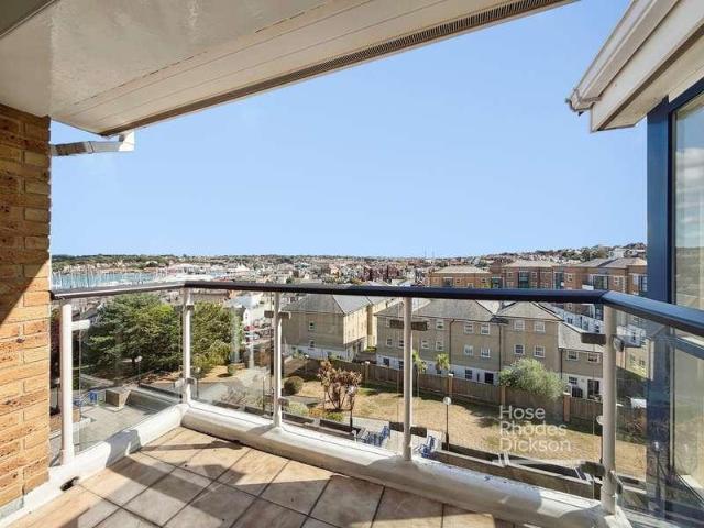 Flat for sale in Cowes, Isle of Wight