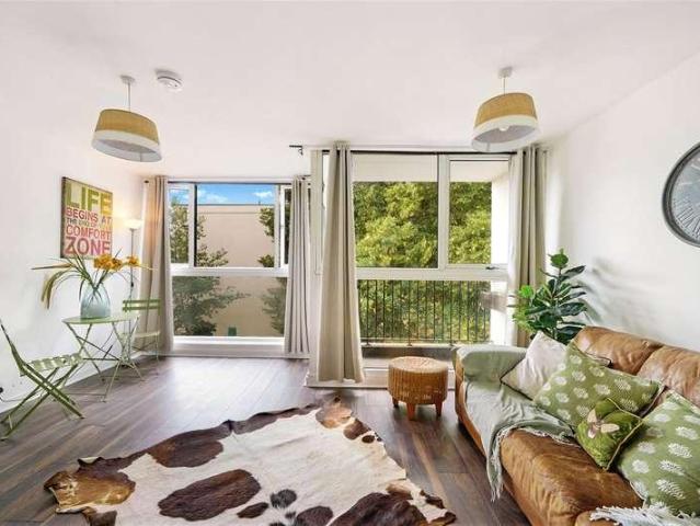 Flat for sale in Holloway, Greater London