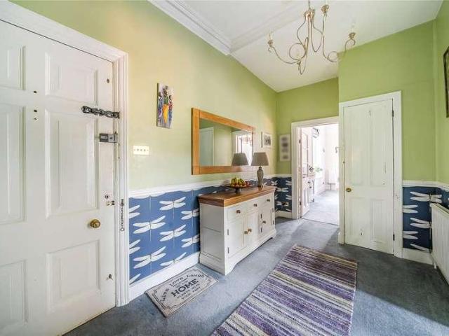 Flat for sale in Heol-las, Surrey