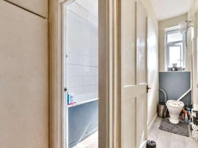 Flat for sale in Southfields, Greater London