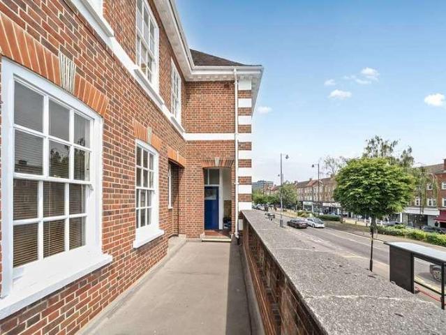 Flat for sale in Barnet, Cockfosters